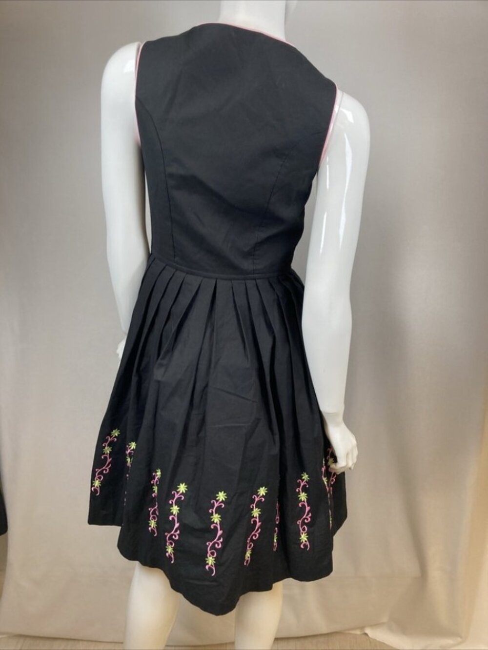 NWOT Dirndl Oktoberfest Embroidered Floral Midi Dress Black Size 38 - Picture 6 of 12